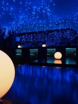 冬季限定！2,000球のイルミネーションが彩るイベント 「吉祥寺 青の洞窟 2016」を開催中！ 幻想的な冬 ...